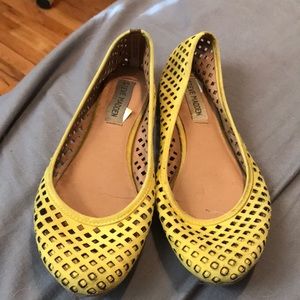 Steve Madden yellow suede flats